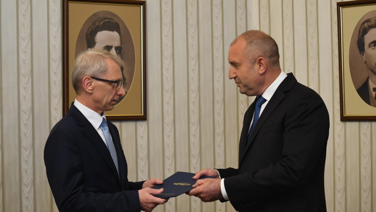 Мандатът изпълнен: Денков върна на президента папката със състав на кабинет