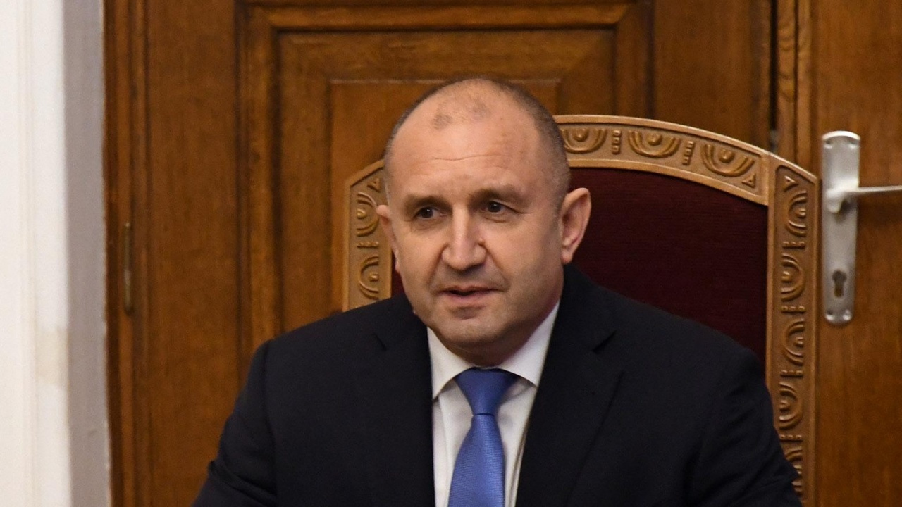 Румен Радев отива в парламента за гласуването на кабинета "Денков - Габриел"