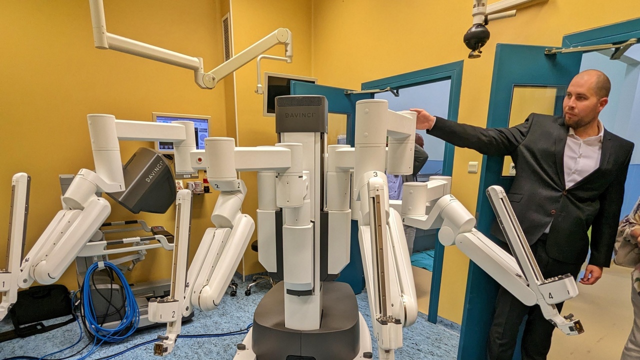 Плевенската болница получи последно поколение робот „Да Винчи“