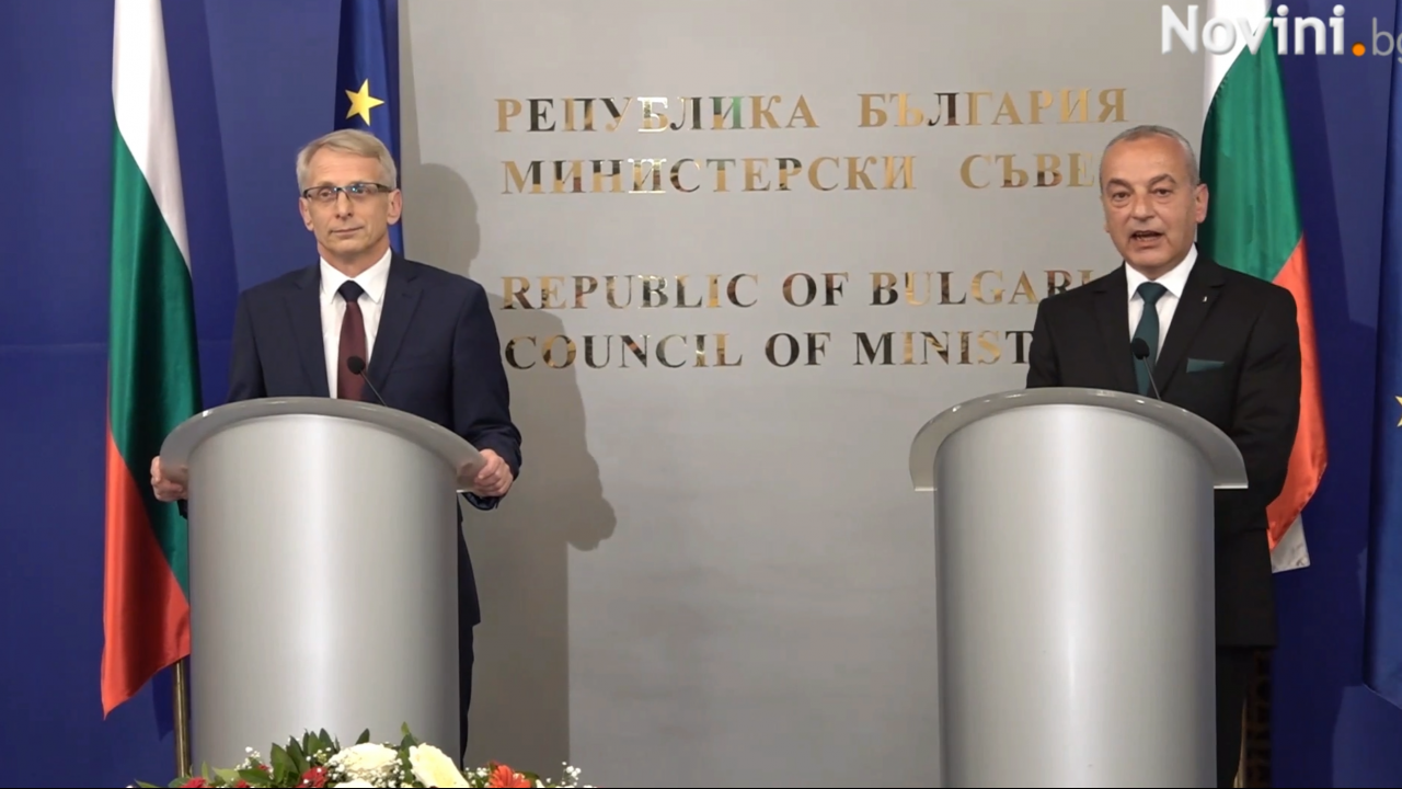 Донев предаде властта на новия кабинет, премиерът Денков: Гърбина да ни е яка