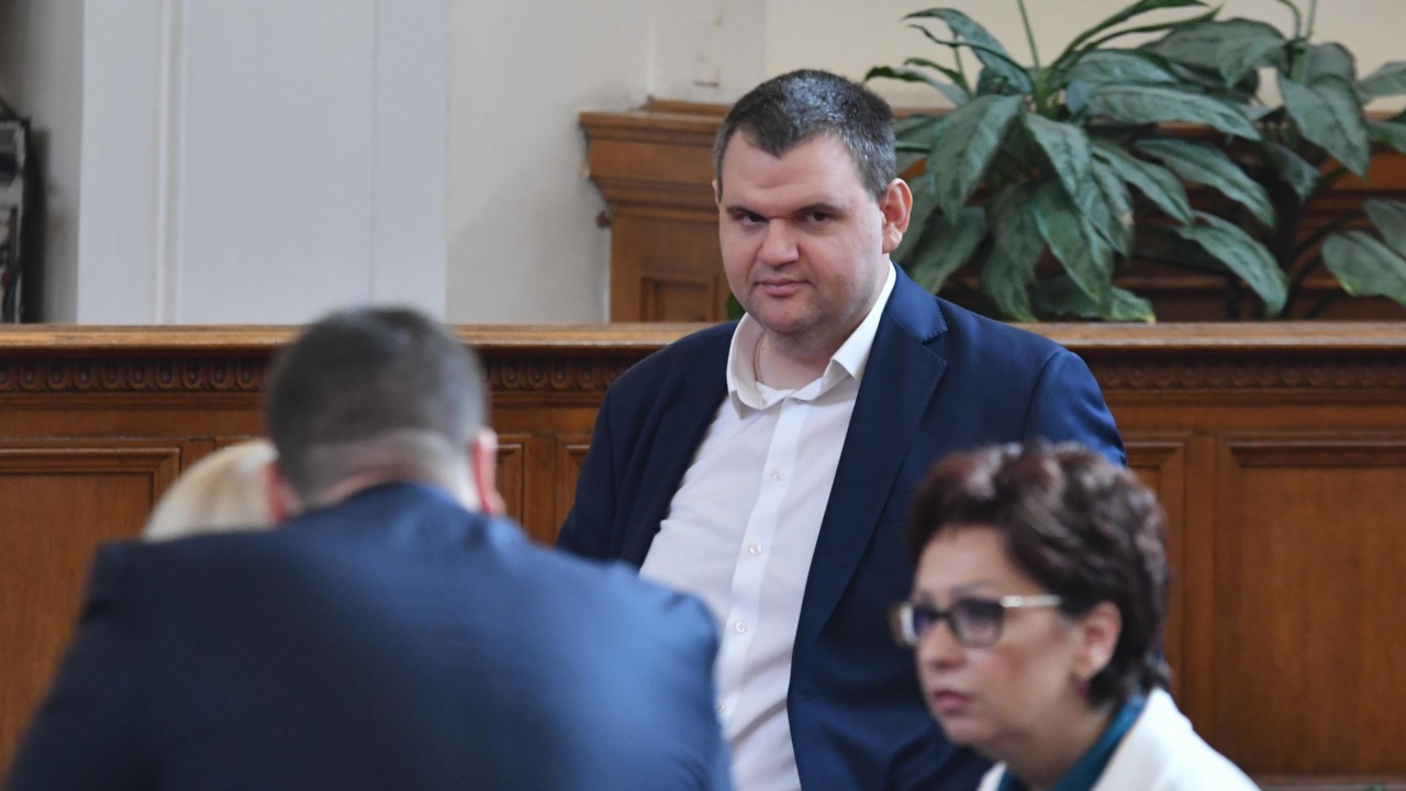 Предлагат Делян Пеевски за конституционната комисия в парламента