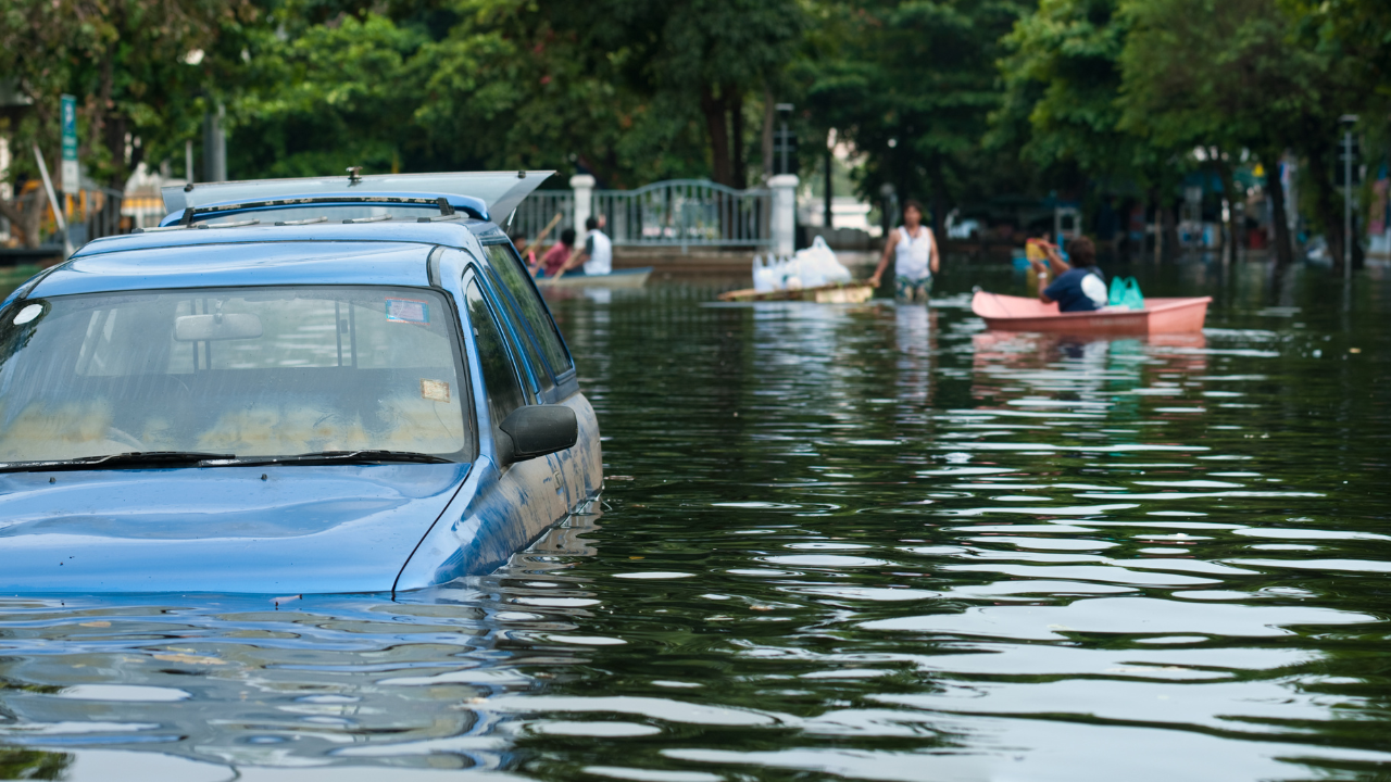 След взривяването на язовира в Украйна: 42 000 души в риск от наводнения