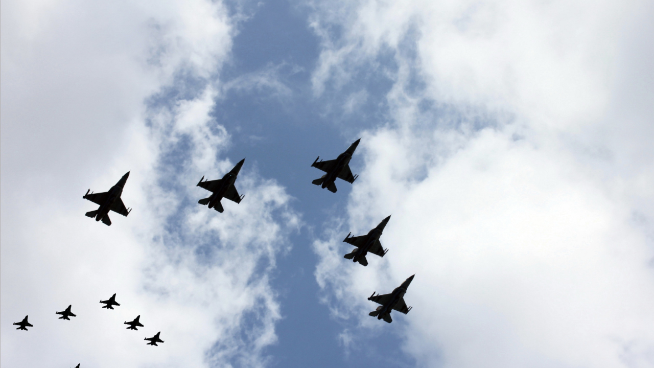 "Катимерини": България е поискала гръцки самолети да охраняват небето ѝ