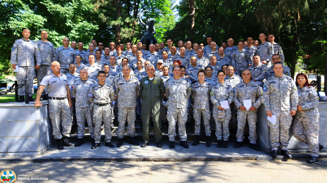 Специализанти от военни формирования на Военновъздушните сили (ВВС) в страната