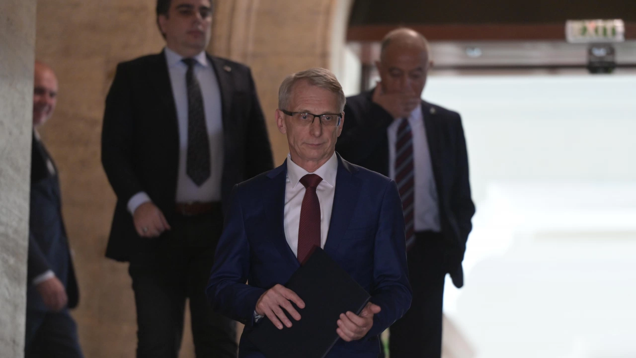ПП ДБ връща папката с изпълнен мандат на президента Румен