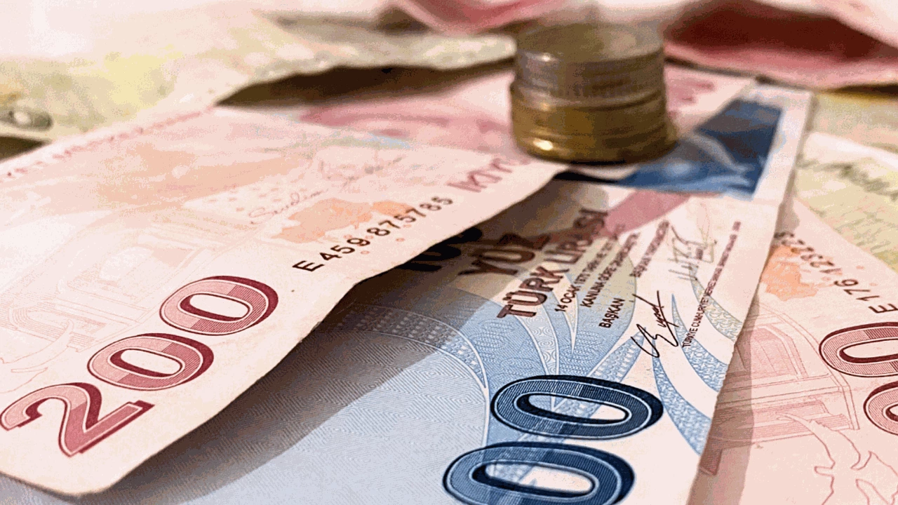 Турската лира е отбелязала нов спад спрямо щатския долар и