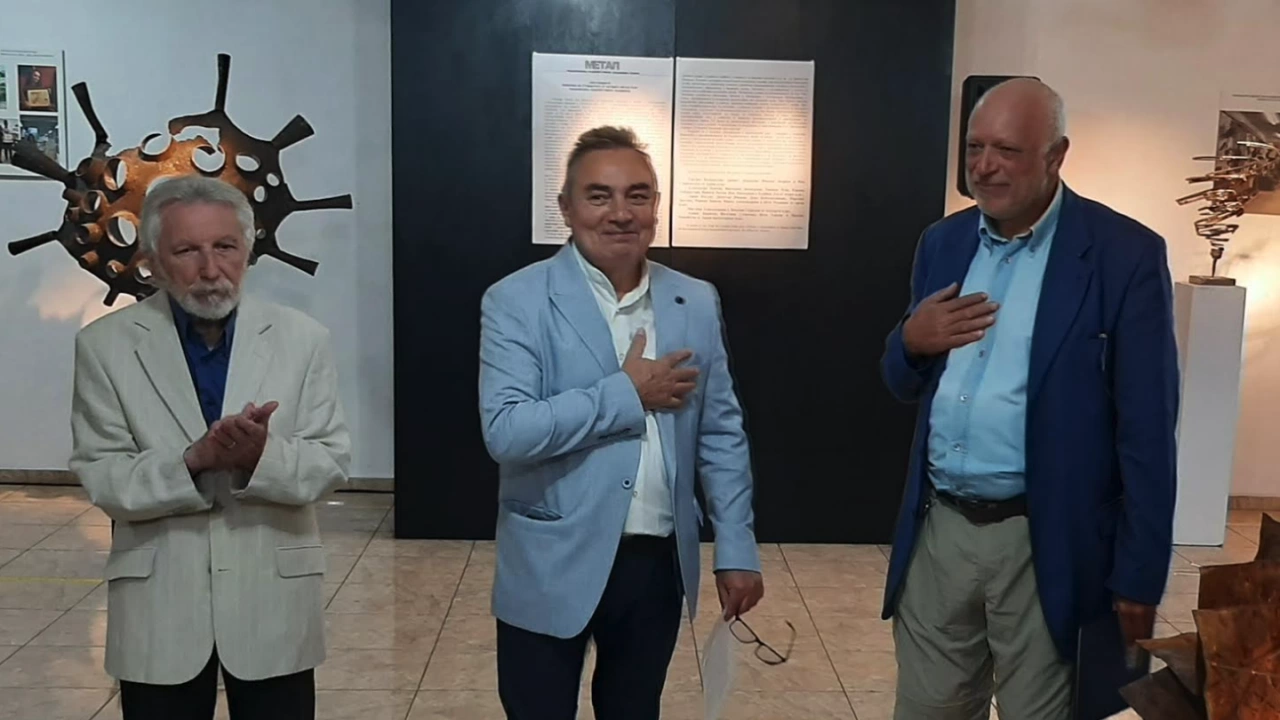 Министърът на културата откри тази вечер изложба озаглавена Настоящите Експозицията