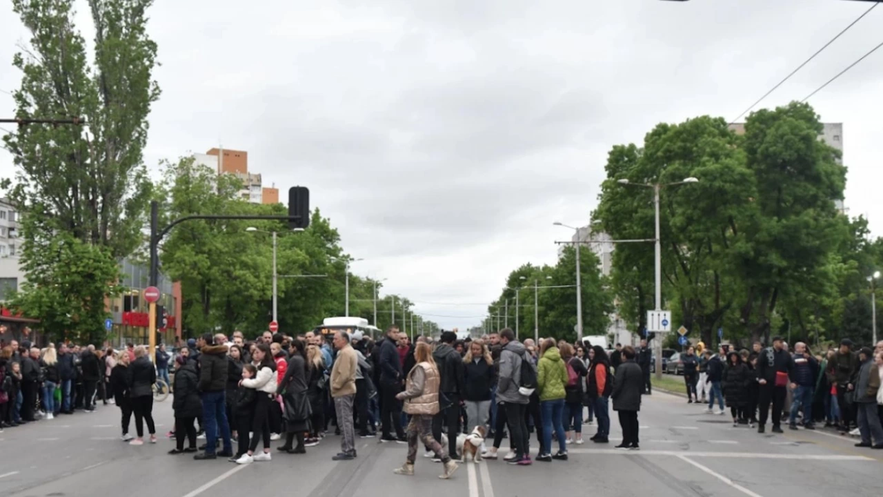 Близки на пострадали и загинали при катастрофи блокираха бул Сливница