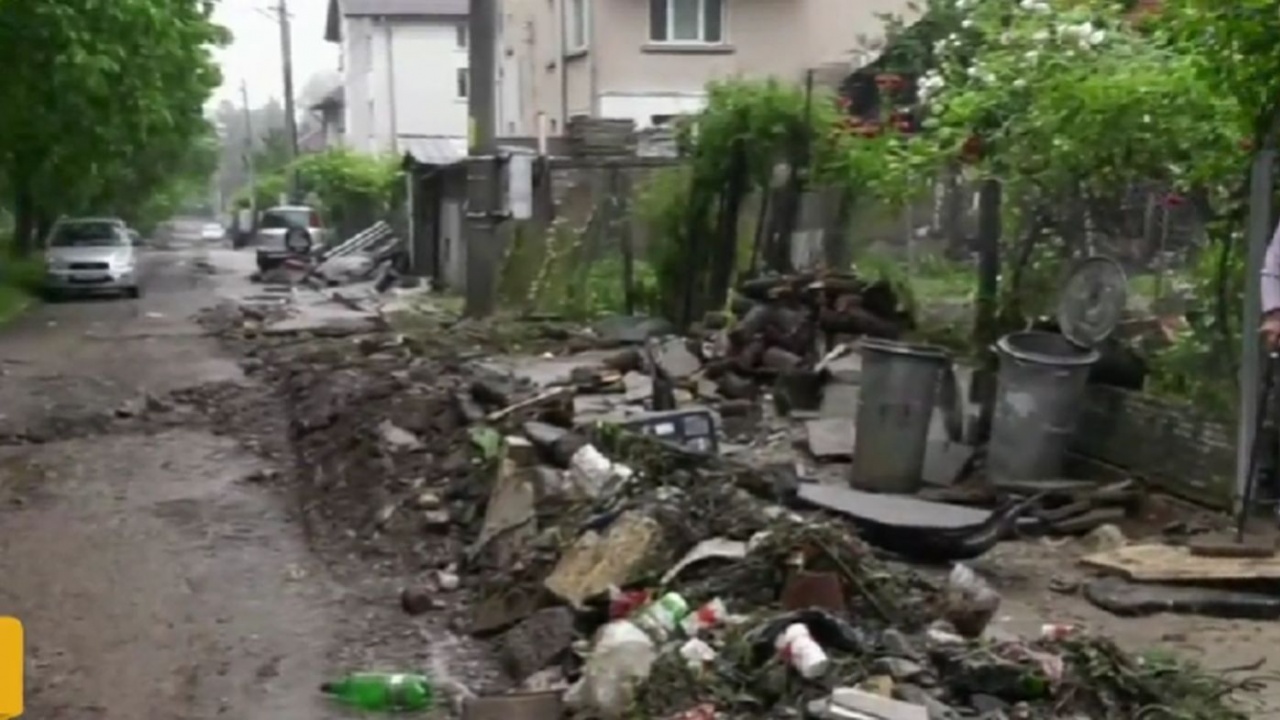 Обявиха бедствено положение в Берковица. Приливна вълна след поройните дъждове