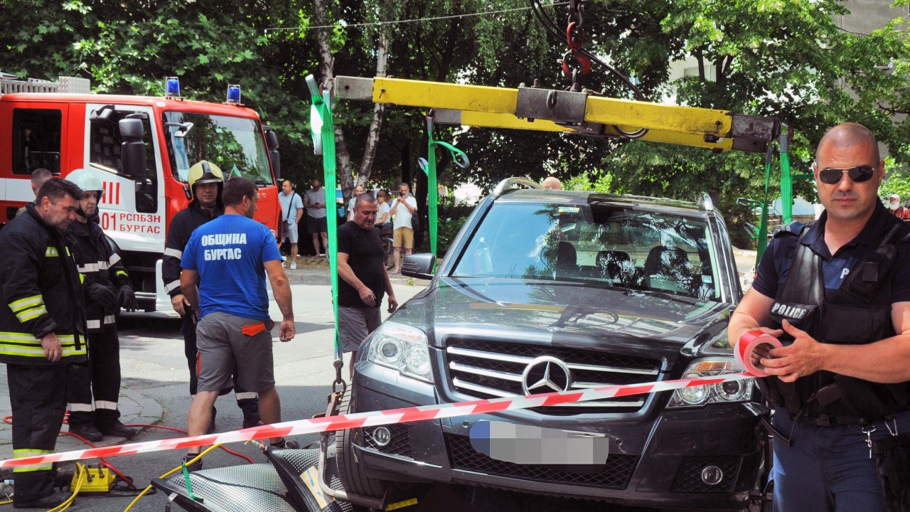 Възрастна жена загина пометена от кола в центъра на Бургас Криминално Новини Бг 0816