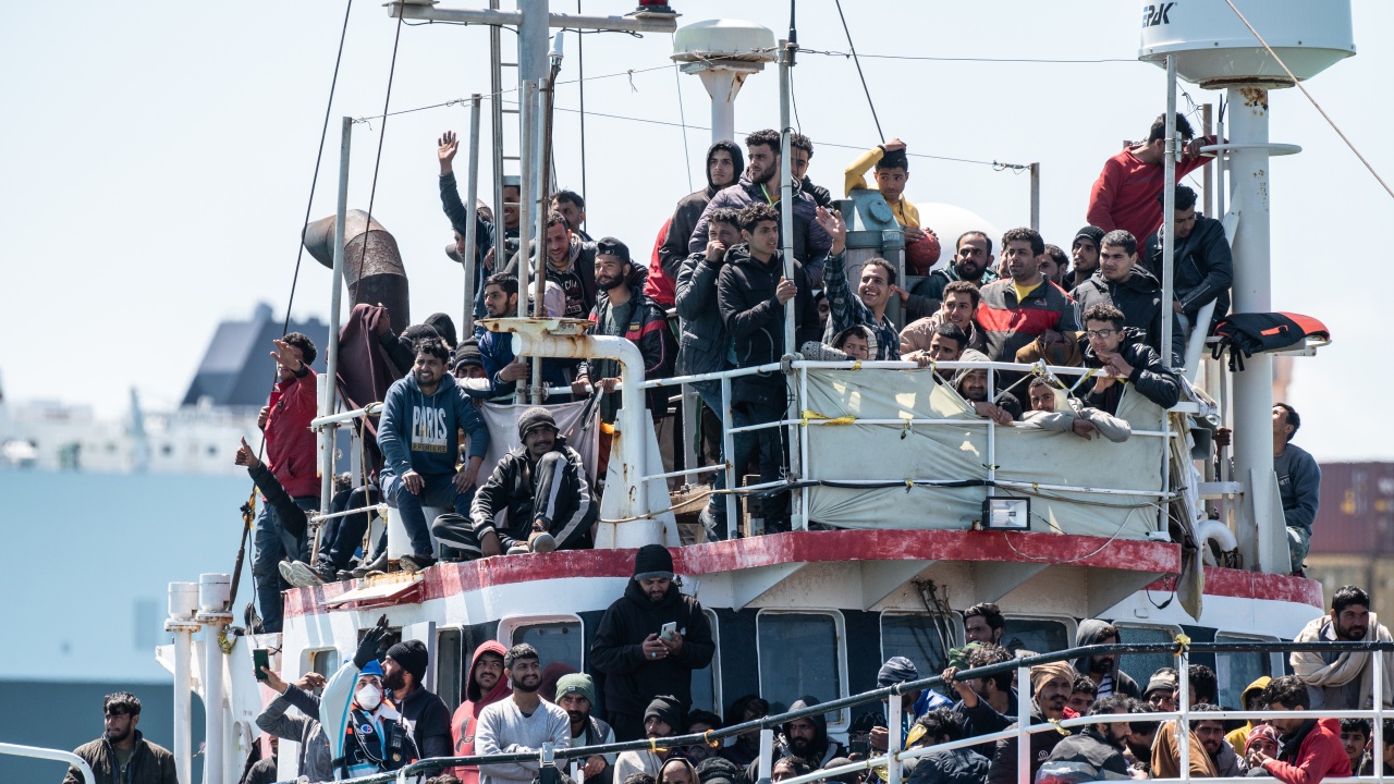 Броят на мигрантите, пресичащи Централното Средиземноморие на път към Европейския