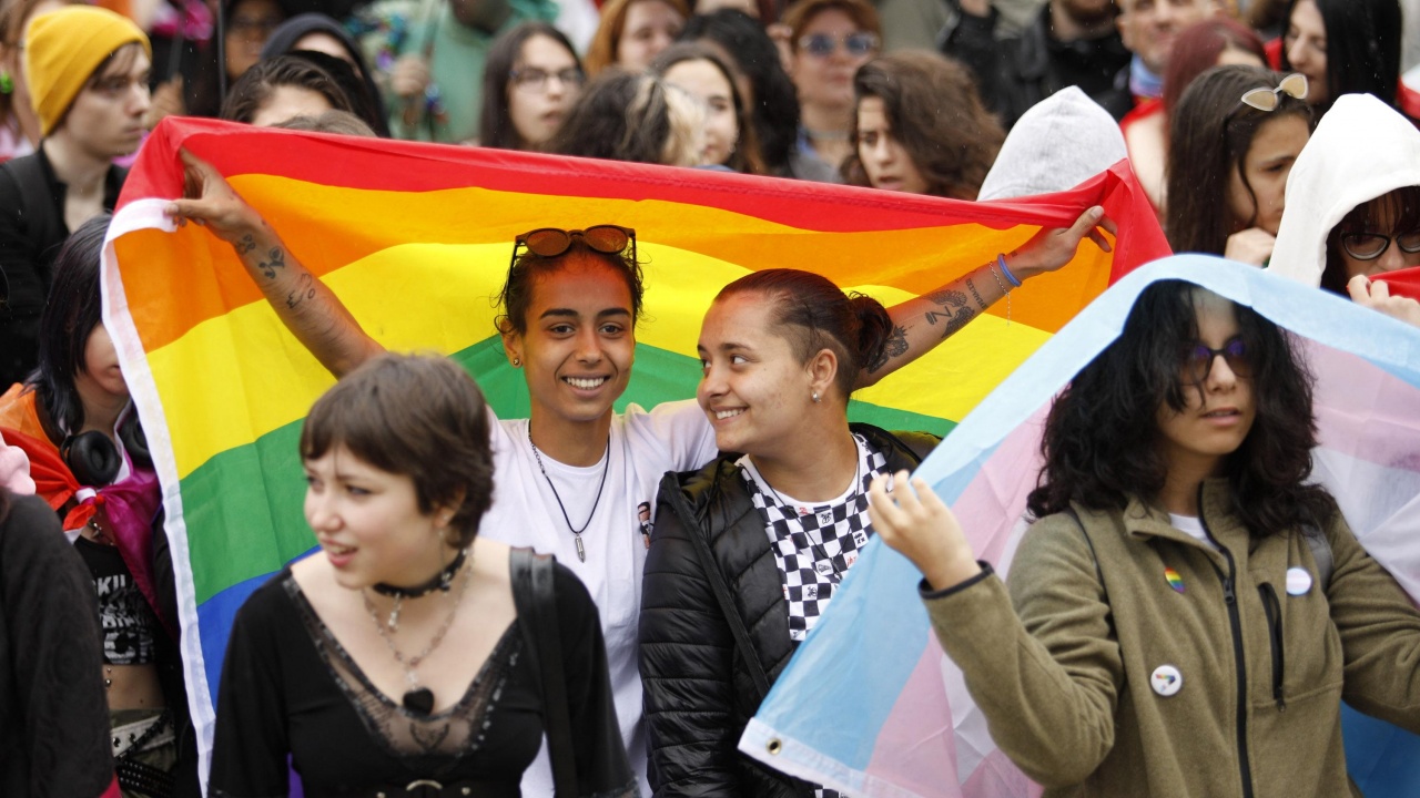 Традиционното шествие в подкрепа на ЛГБТИК+ общността София прайд“ потегли от