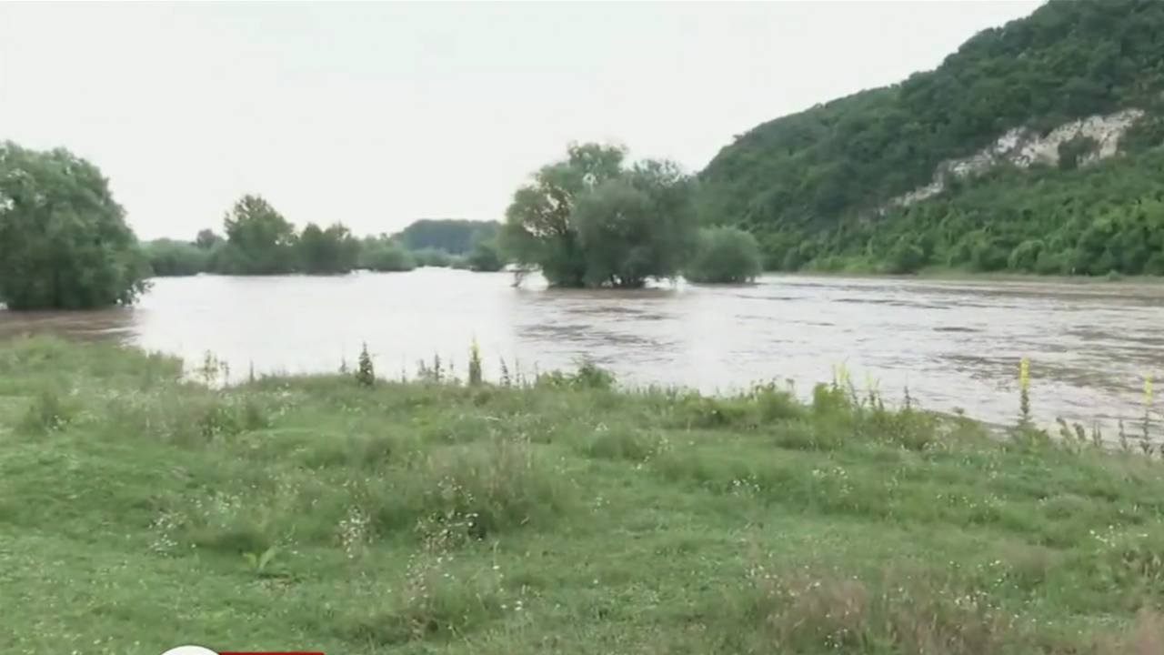 Очаква се спадане на нивото на река Огоста край село