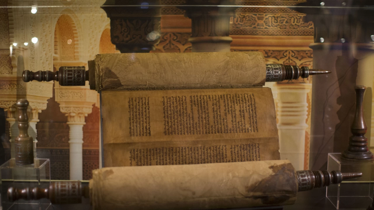 Жандармерията в Истанбул конфискува еврейска Библия за която се смята