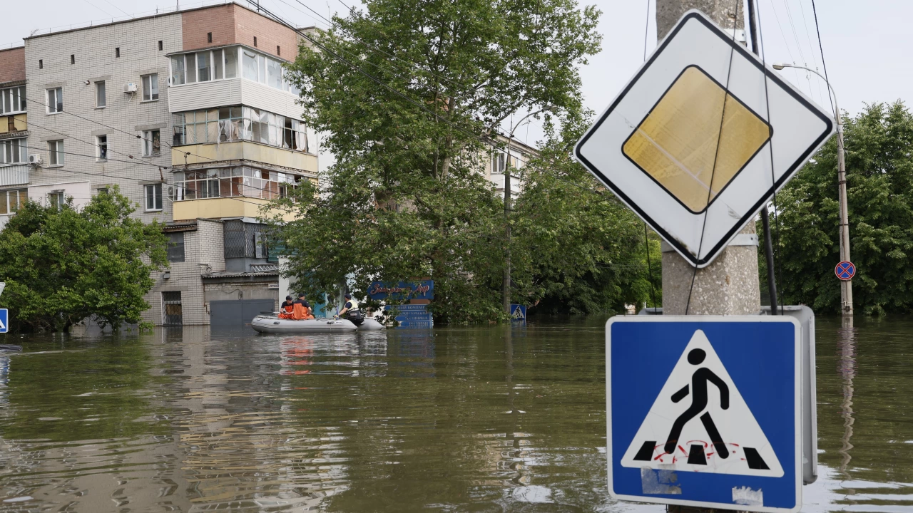 Проливни валежи в черноморския окръг Самсун причиниха наводнения прекъснаха транспортни
