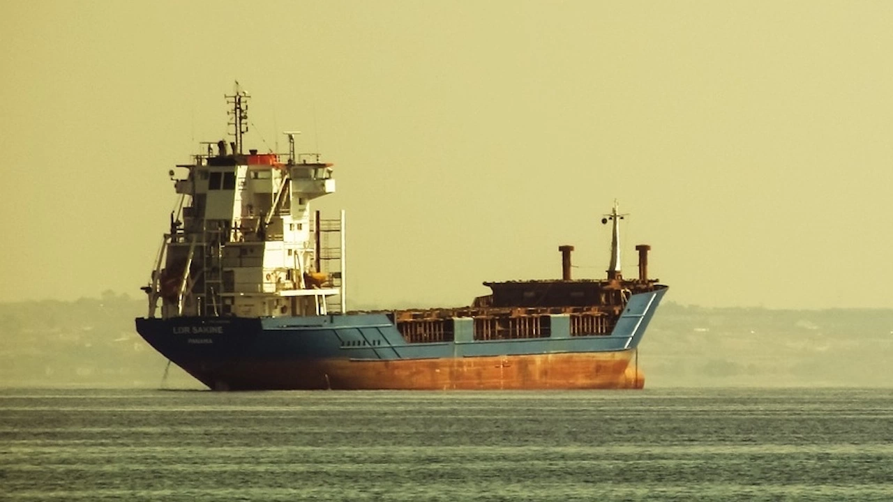 Петдесет процента от износа на петрол на Русия по море