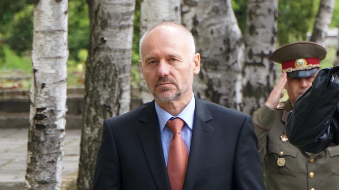 Министърът на отбраната и посланикът на Франция в България Н