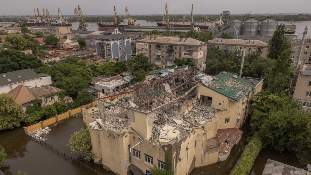Седмица след разрушаването на язовира Каховка в Южна Украйна броят