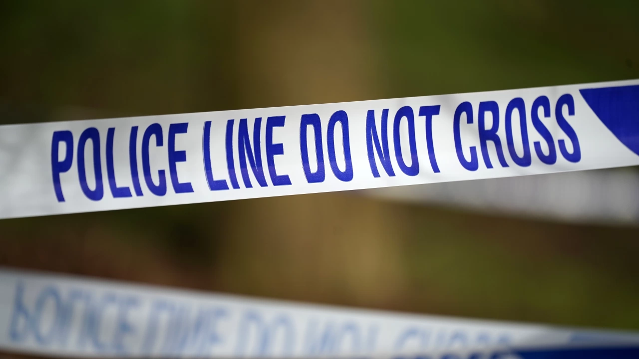 Британската полиция разпитва днес мъж по подозрение в убийство и