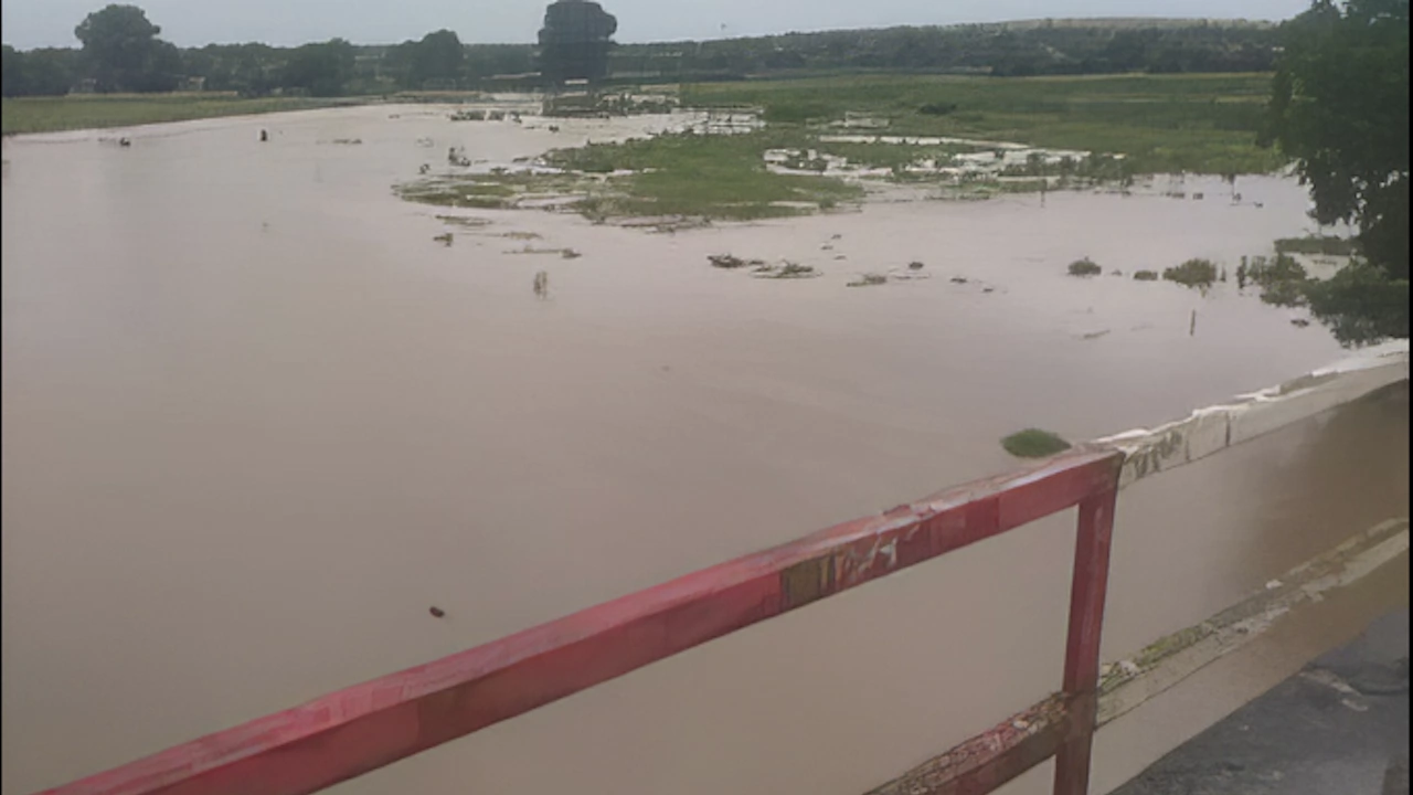 Дъждовният юни потопи под вода десетки селища в страната Оранжев