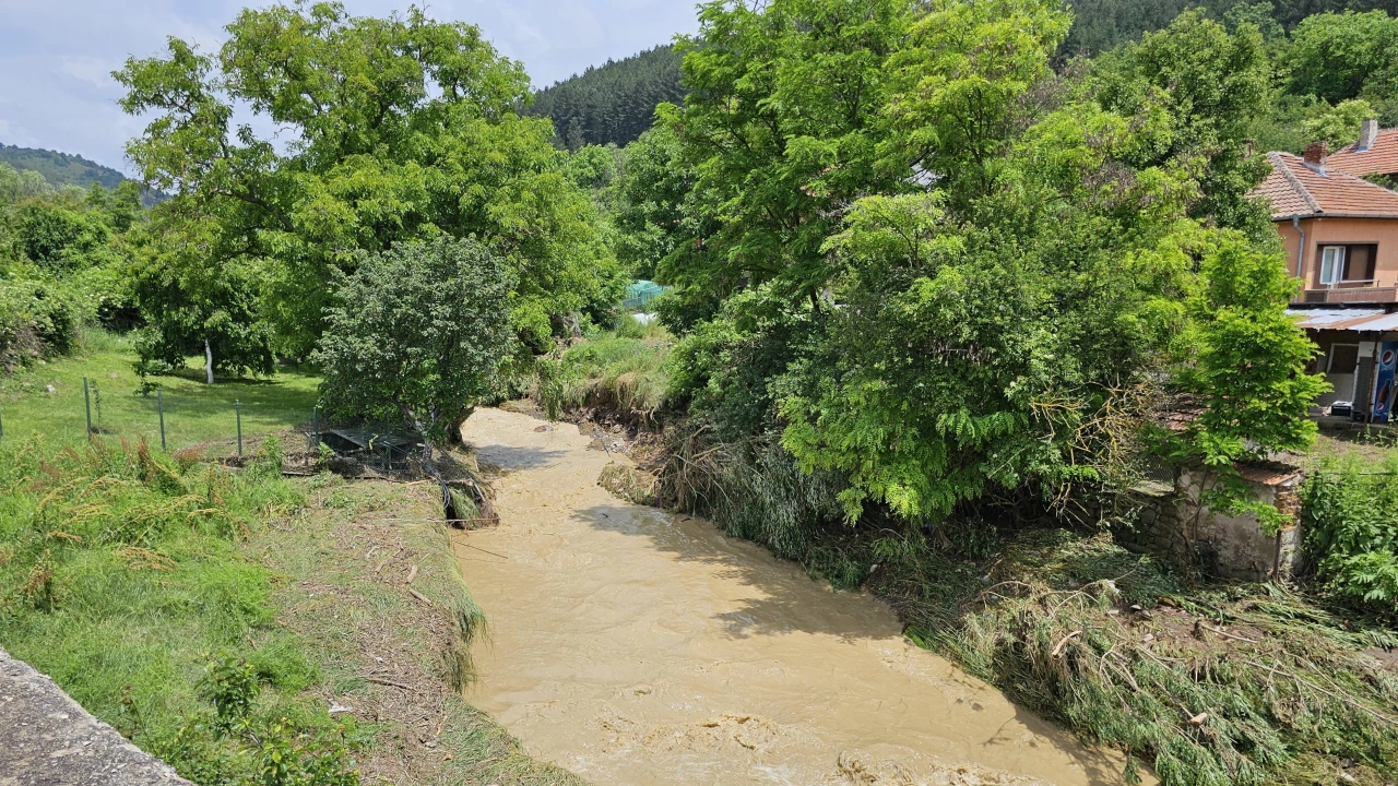 Повишено ниво на река Вардар регистрират измерванията на Хидрометеорологичната администрация