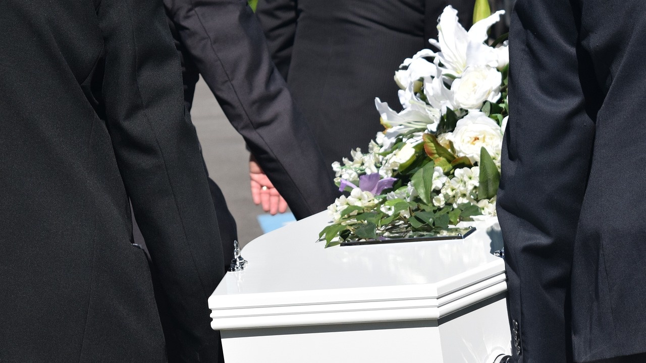 Почина „възкръсналата“ на погребението си жена