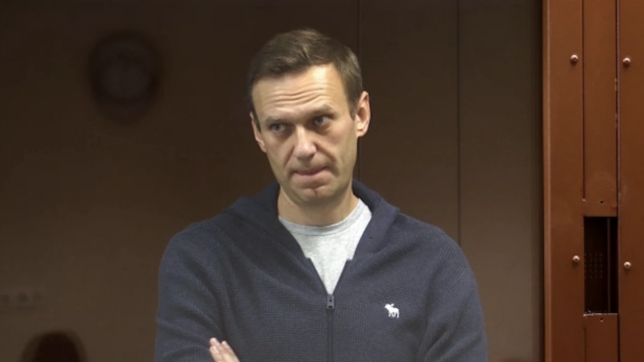 Навални се изправи пред съда по обвинения в екстремизъм