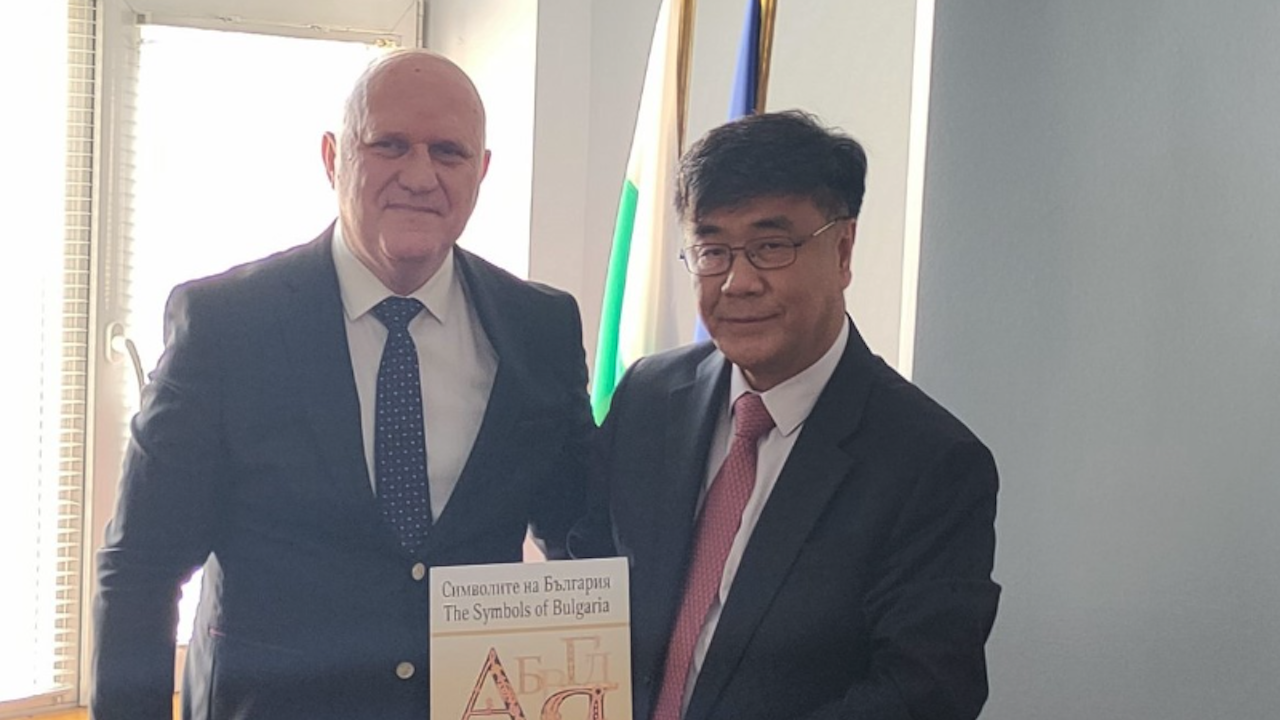 България и Китай задълбочават сътрудничеството си в природните науки и IT обучението
