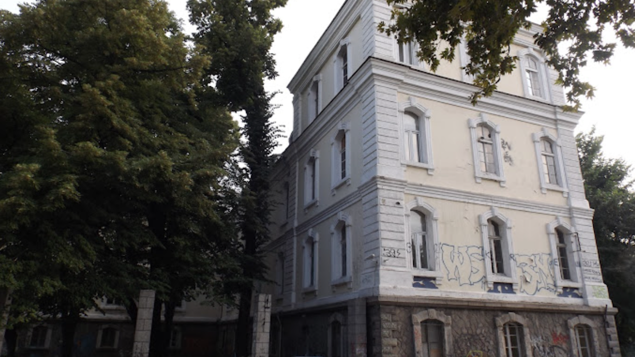 Започа дългочаканият ремонт и реставрация на Хуманитарната гимназия в Пловдив.