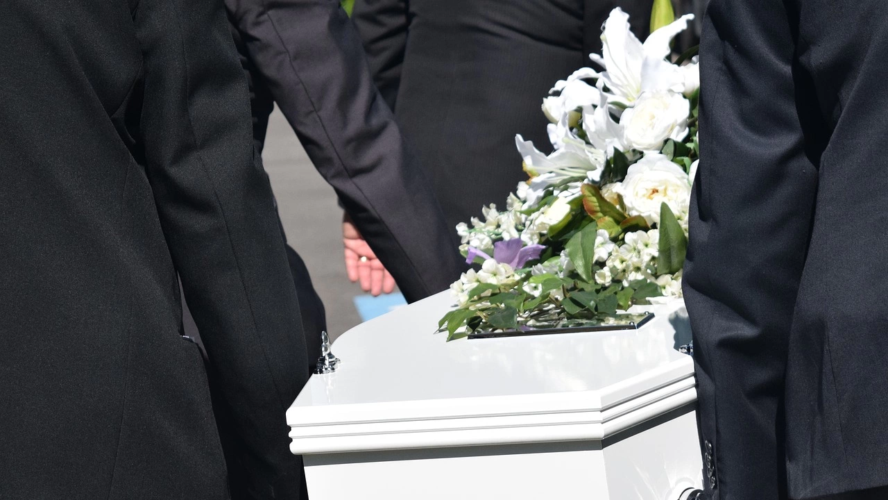 Възкръсналата на погребението си еквадорка почина от исхемичен инсулт след