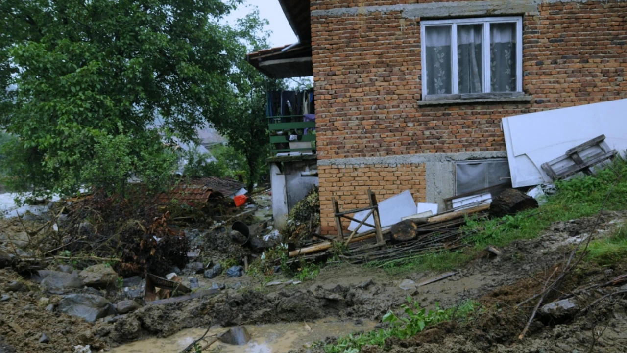 Днес община Берковица започна дезинфекция на обектите пострадали от наводненията