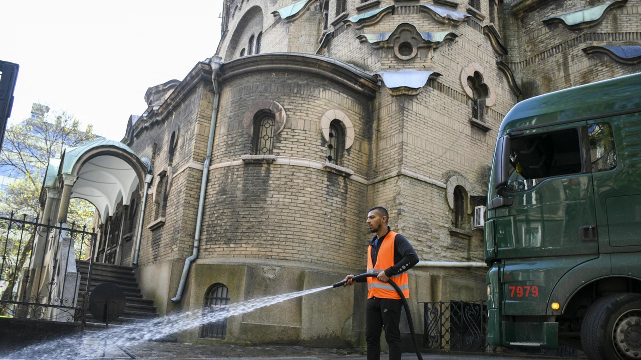 Плановото миене на пътната мрежа в София продължава На места са извършени дейности