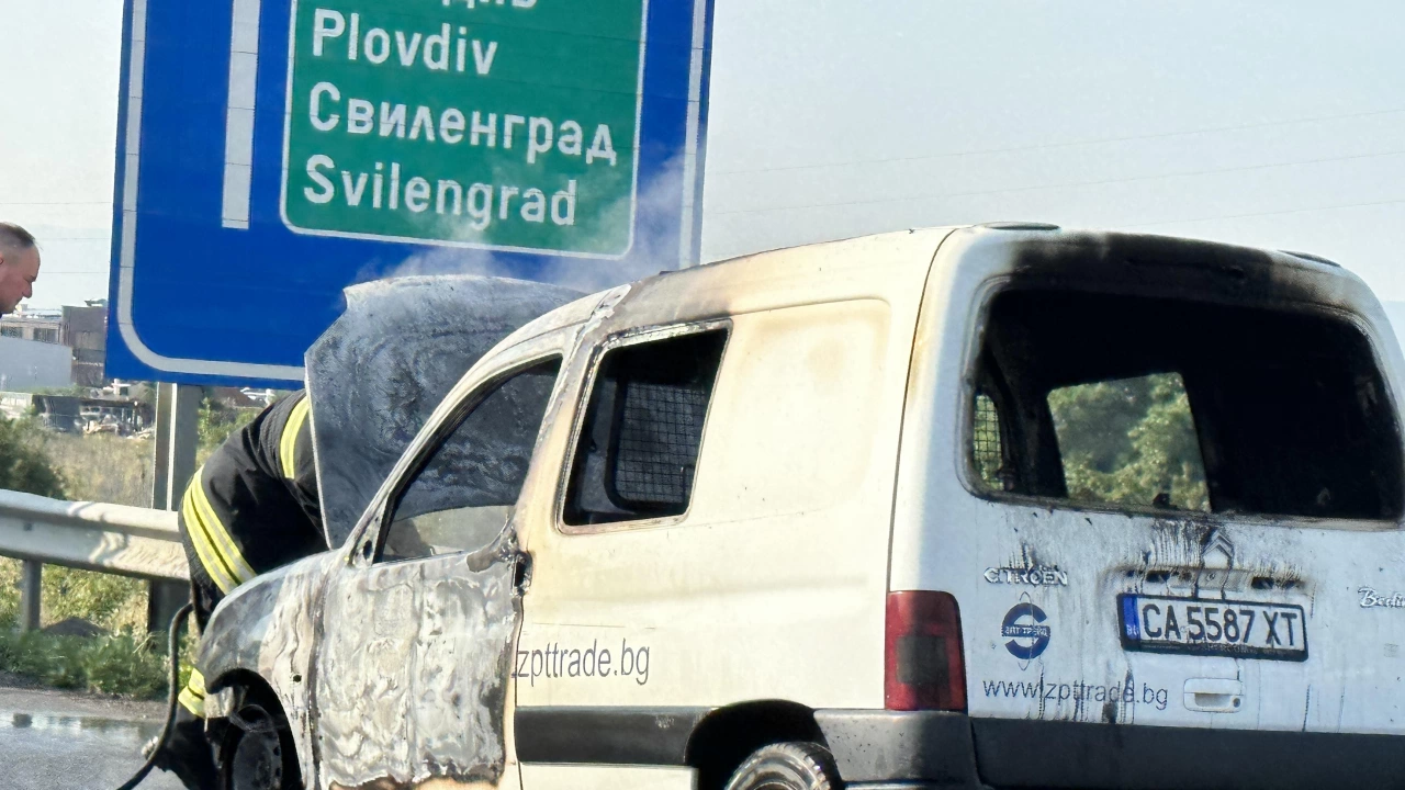 Лека кола катастрофира в мантинелата на Северната тангента на София