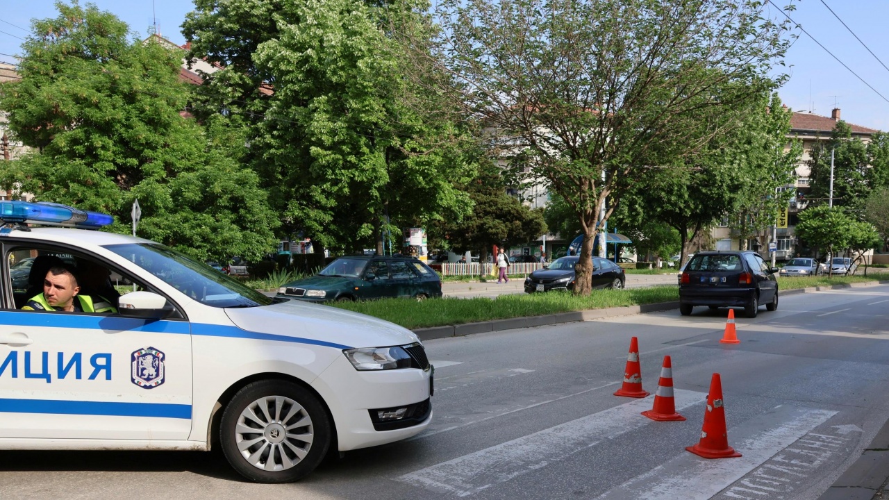 Шофьор на микробус блъсна 10-годишно дете на пешеходна пътека в Шумен