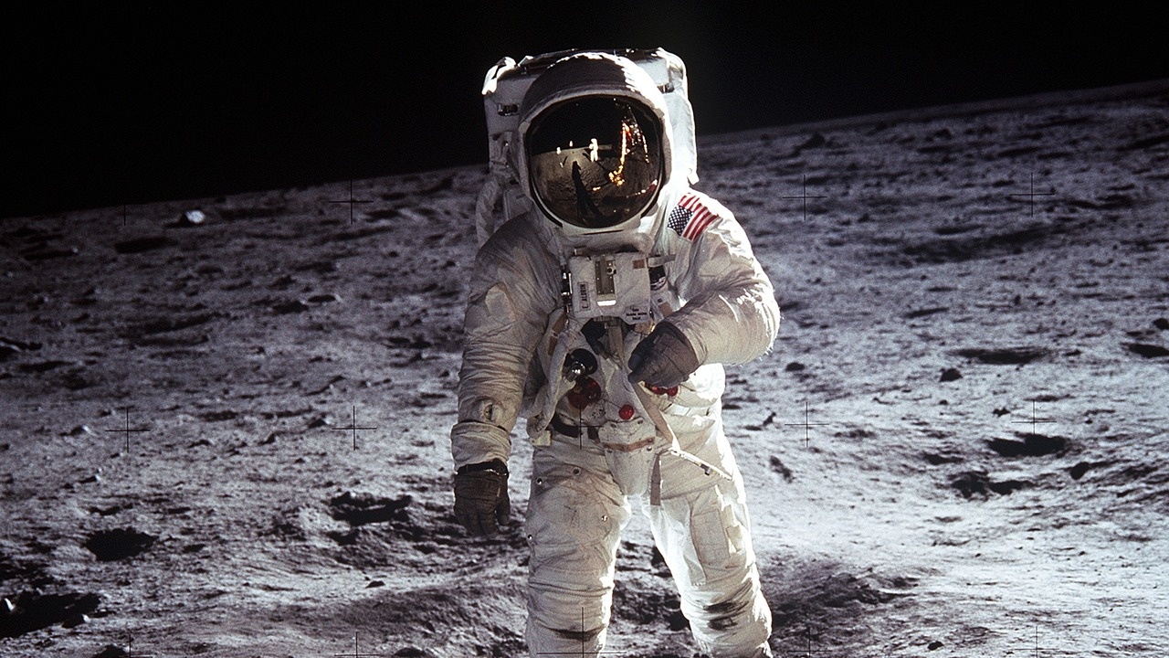 НАСА започва да добива ресурси от Луната през 2032 г.