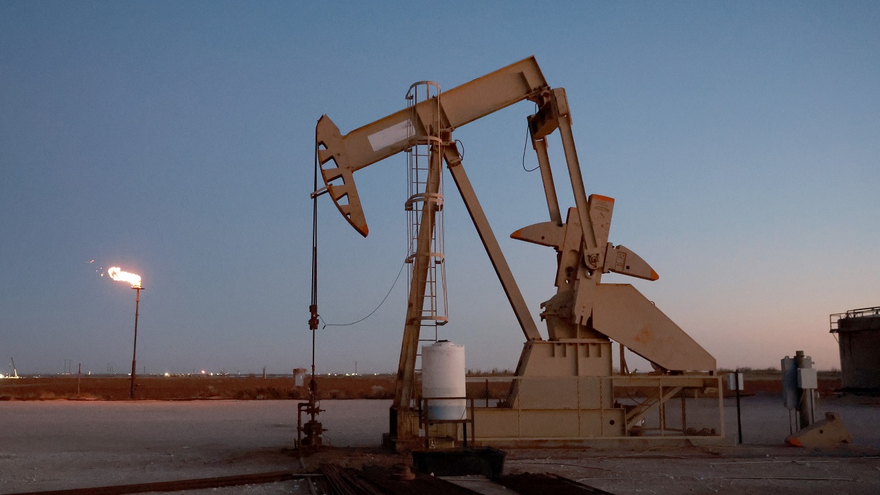 Петролът на ОПЕК падна под 75 долара за барел