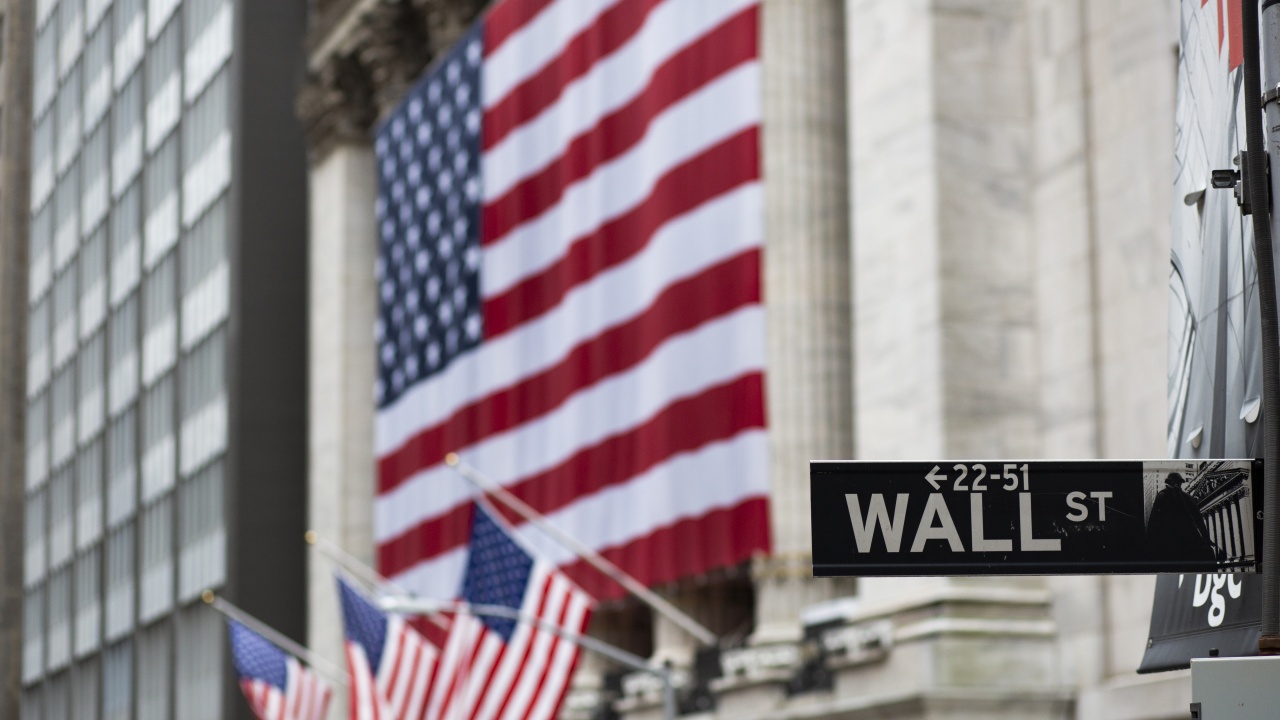 Уолстрийт отвори разнопосочно въпреки оптимистичните икономически данни от САЩ