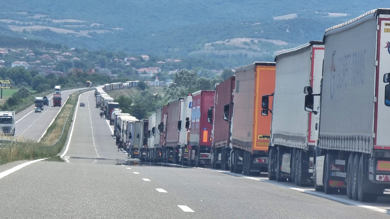 За почивните дни се ограничава движението на камиони по част от магистрала „Тракия“