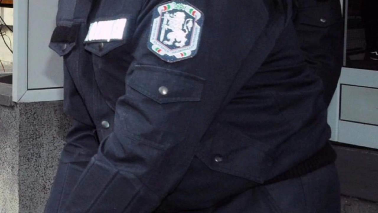 Четирима служители на полицията в Бургас спасиха живота на мъж