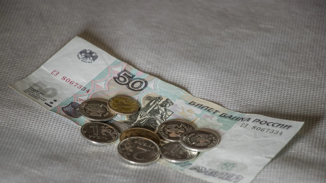 Руската рубла отслабна днес след като износителите заплатиха дължимите в