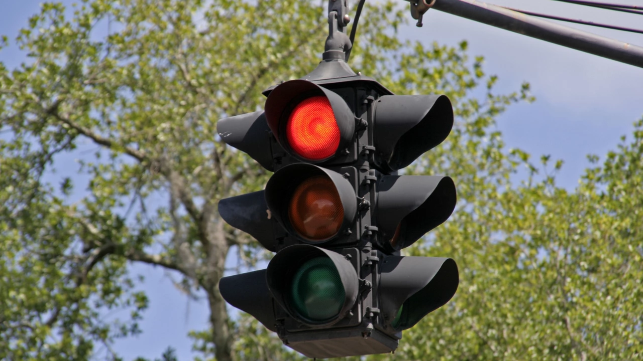 34 пешеходци са получили фиш за пресичане на червен светофар