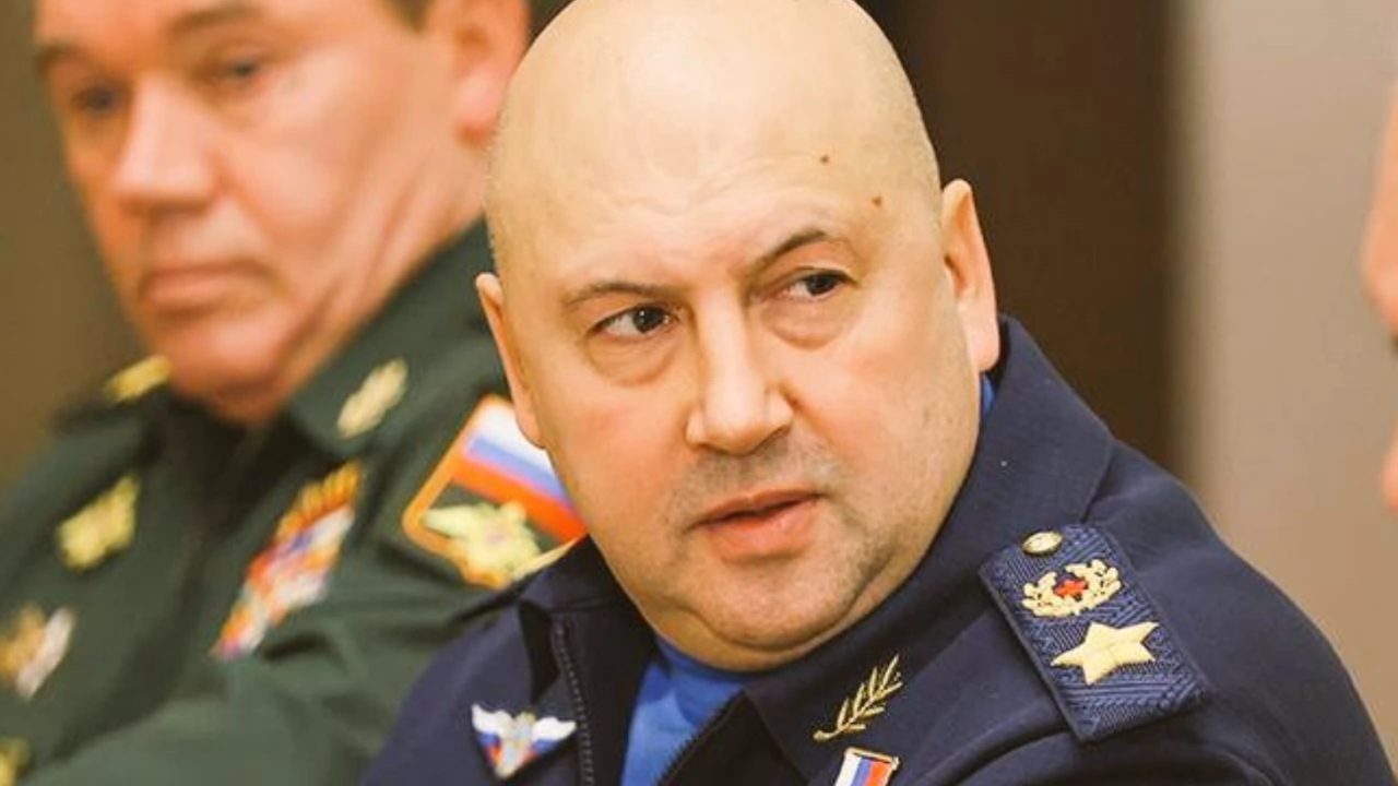 Главнокомандващият Въздушно космическите сили на Русия ген Сергей Суровикин вероятно e бил