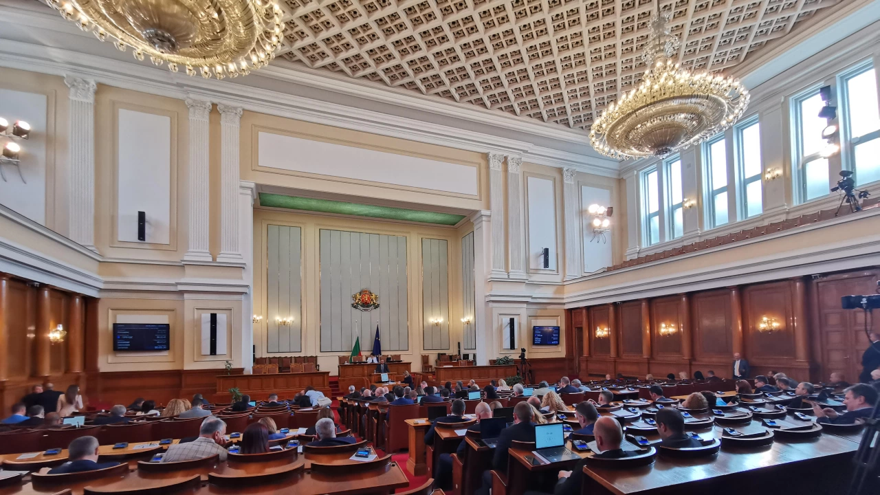 Народното събрание прокара на първо четене три законопроекта за промени