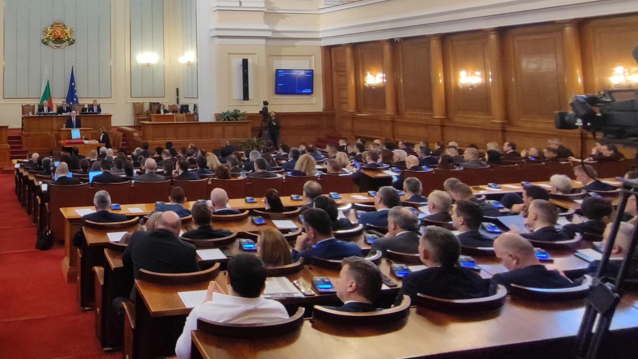 Парламентът прие на второ четене промени в Закона за електронните