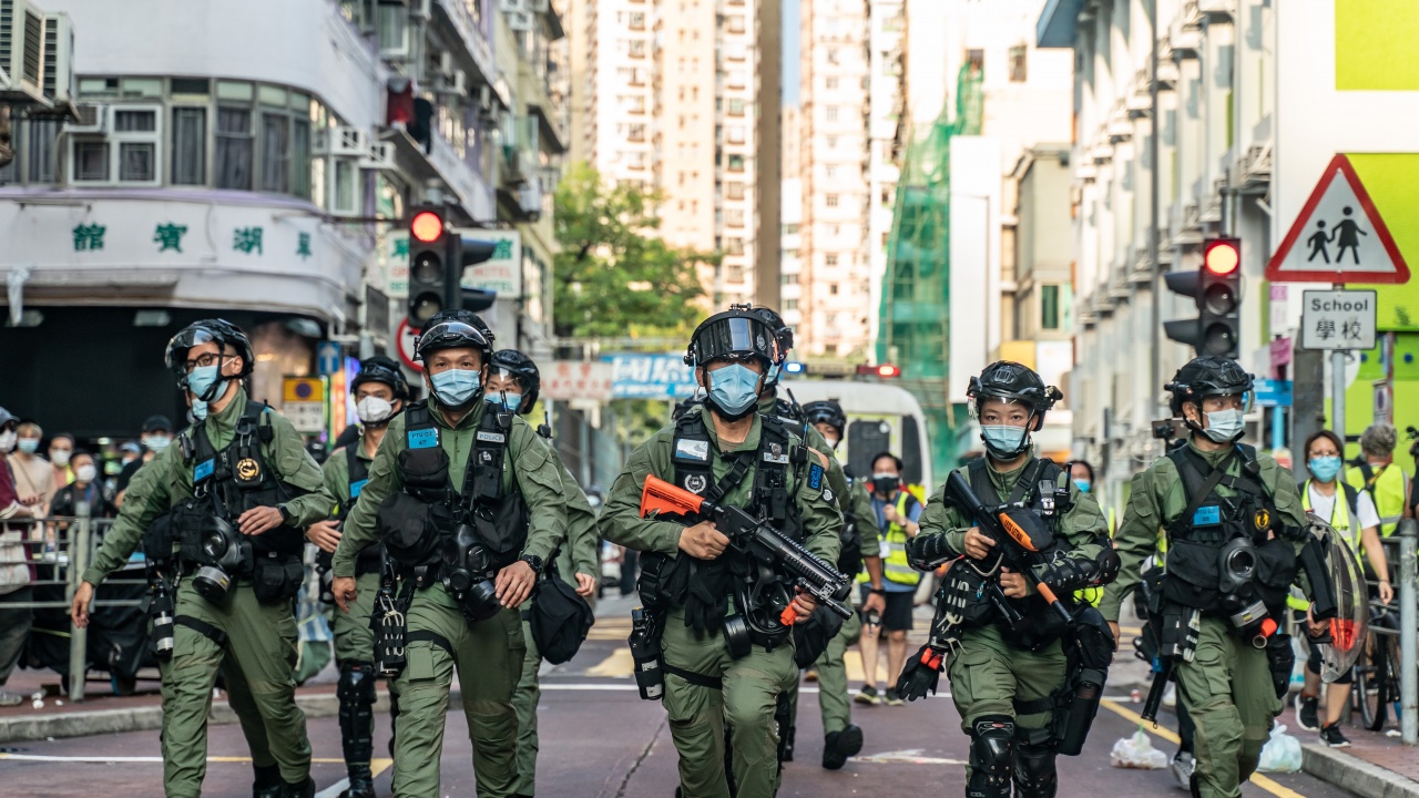 Полицията в Хонконг предлага възнаграждение за информация за продемократични активисти в чужбина