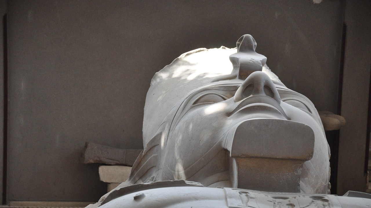 В понеделник Швейцария върна на Египет фрагмент от 3400-годишна статуя