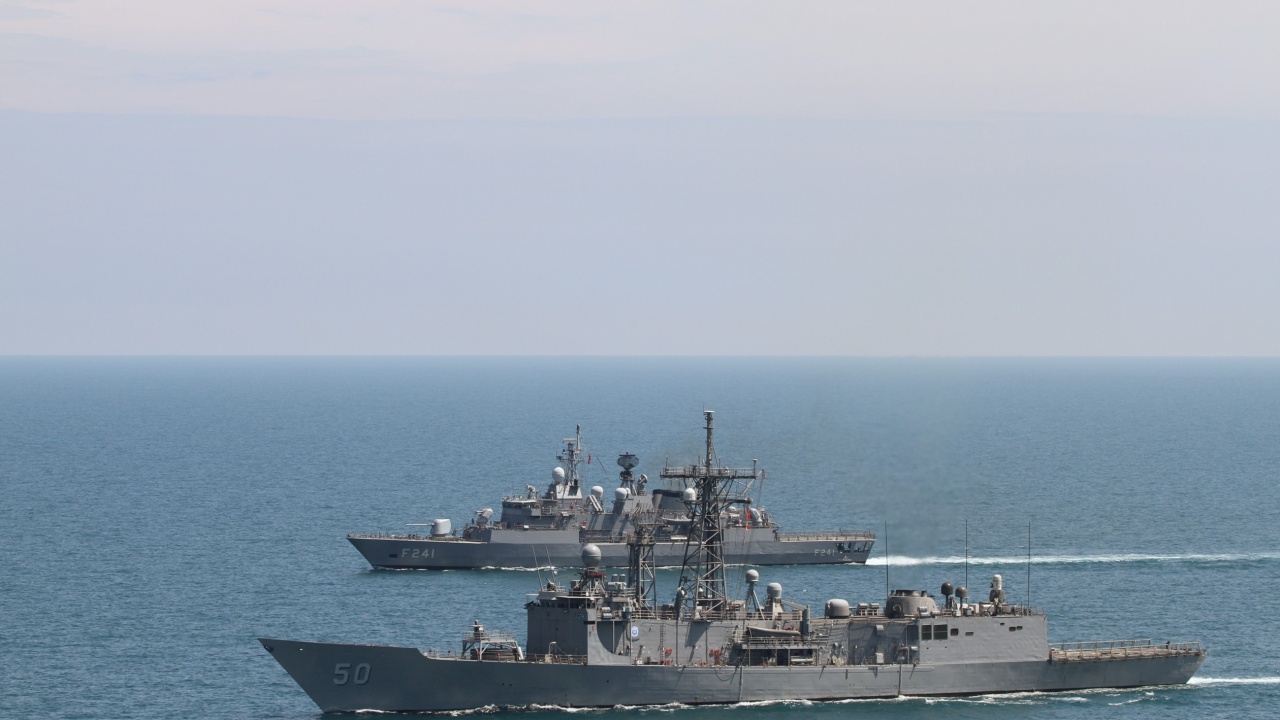 Китай посрещна два руски кораба, които преди това преминаха покрай