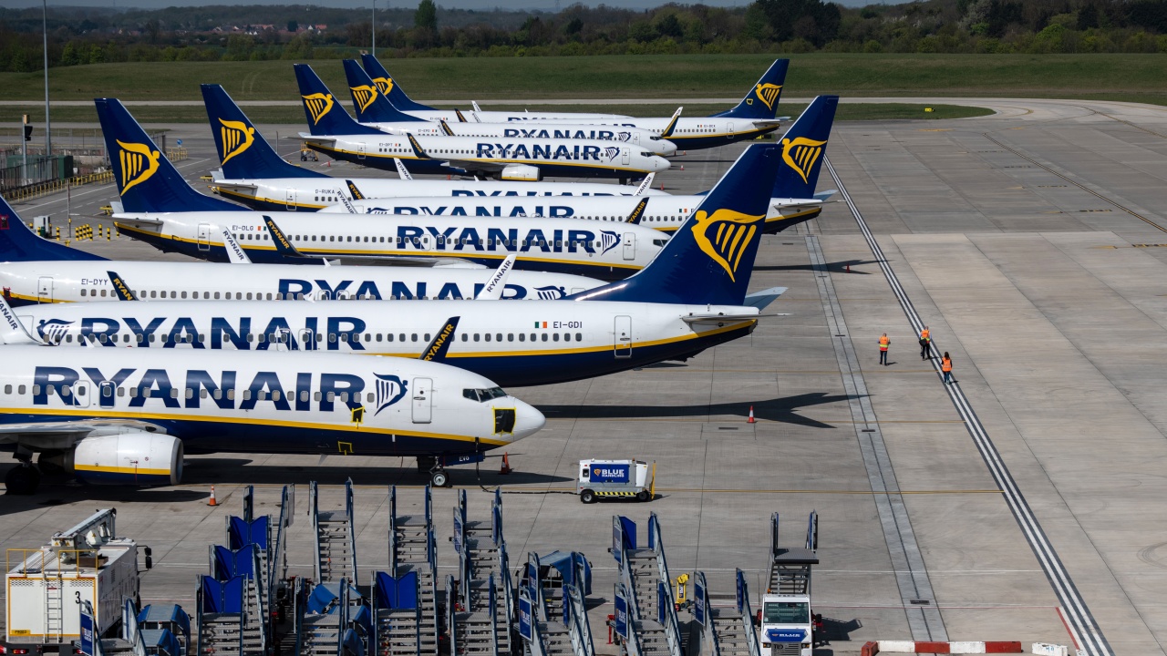 Белгийските пилоти на "Райънеър" планират стачка през летните ваканции