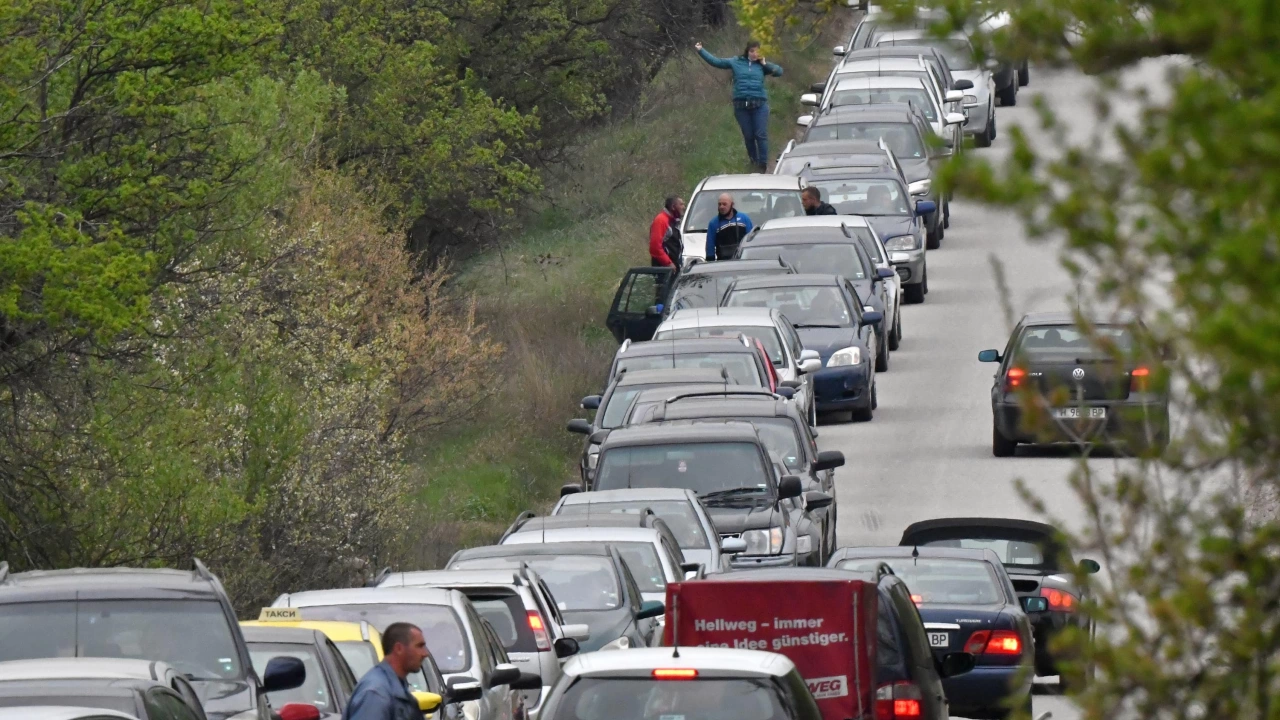 Изключително интензивен трафик на граничния пункт Дунав мост при Русе