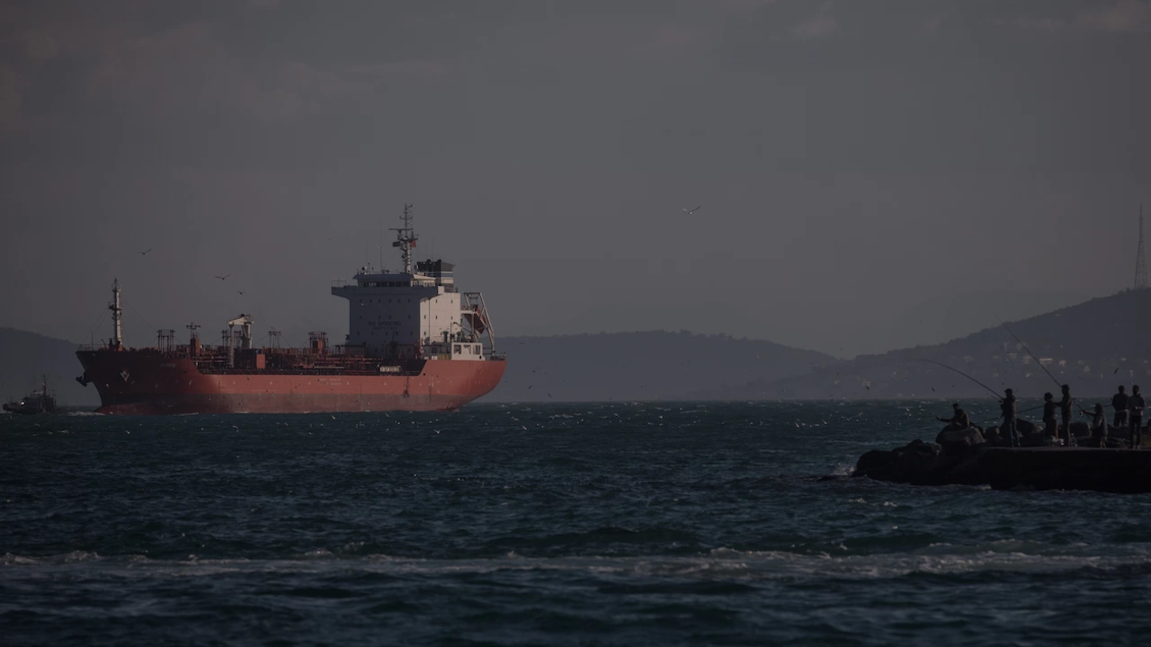 Двама моряци загинаха след инцидент на кораб край Варна Инцидентът